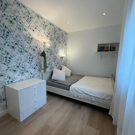 Daisy House Papsaare